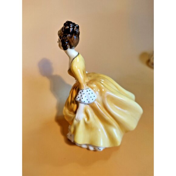 Vintage Royal Doultin Figurine Coralie HN2307 1963 7 1/2" - Picture 7 of 11